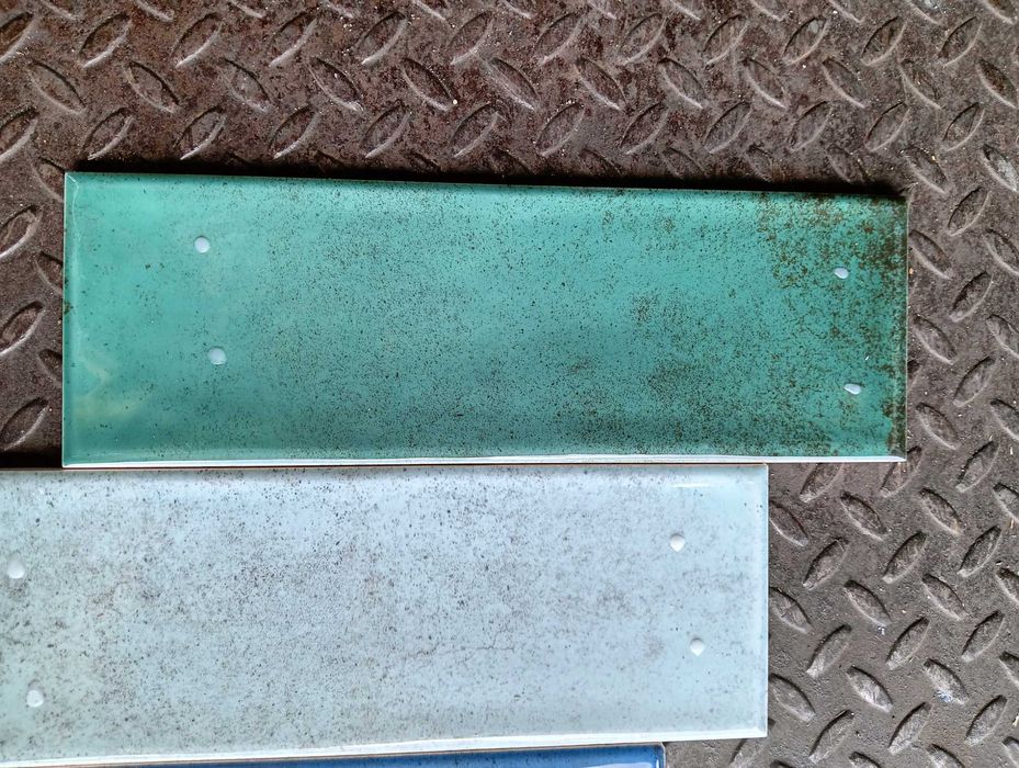 Глянцевая зеленая плитка кабанчик на Фартук Винтаж  10х30 см