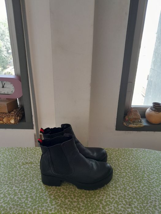 Vendo Botas de Senhora muito bonitas como novas