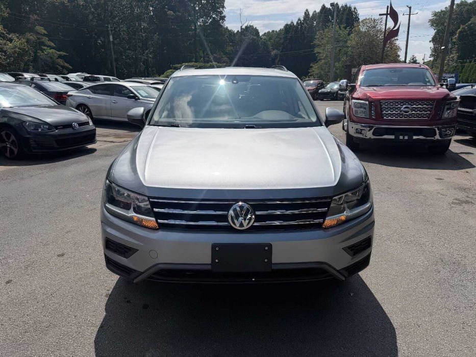 Volkswagen Tiguan      2021