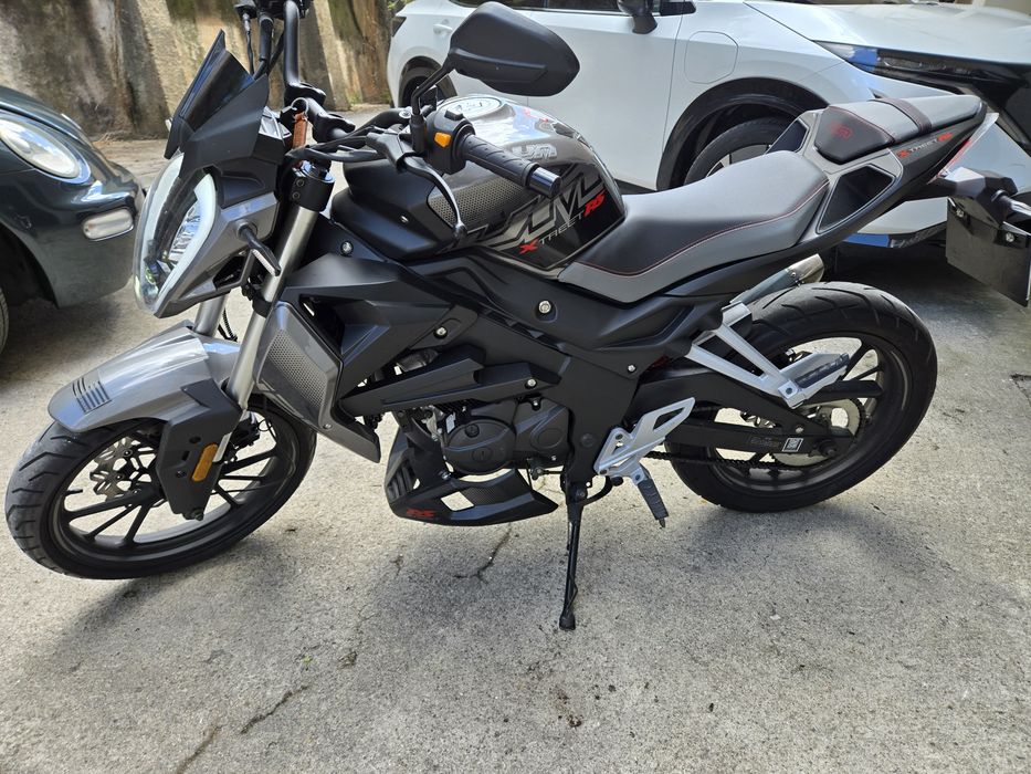 UM 125cc 2022 de garagem