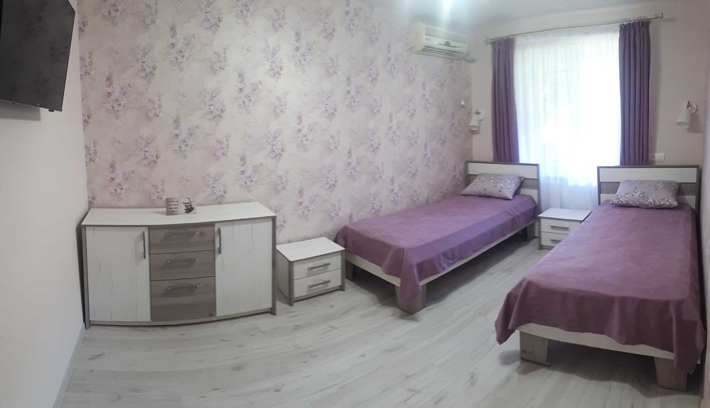 Біля басейну на 2 поверсі комфортна 2кім. квартира з затишною лоджією