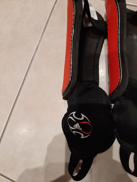 Caneleiras Adidas Futebol