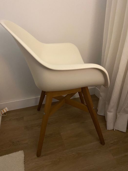 Cadeira branca IKEA