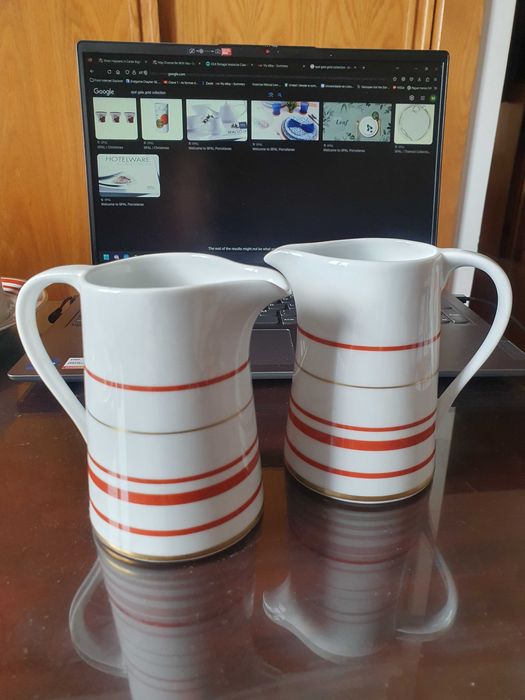 Duas leiteiras SPAL, decoração GALA