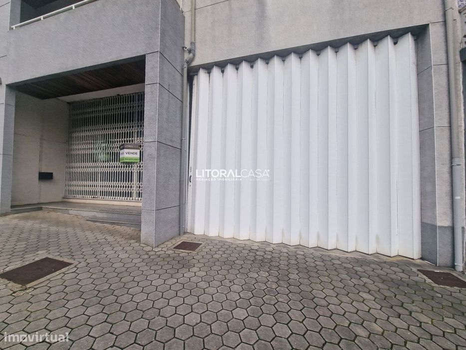 Armazém com Montra - 366 m2