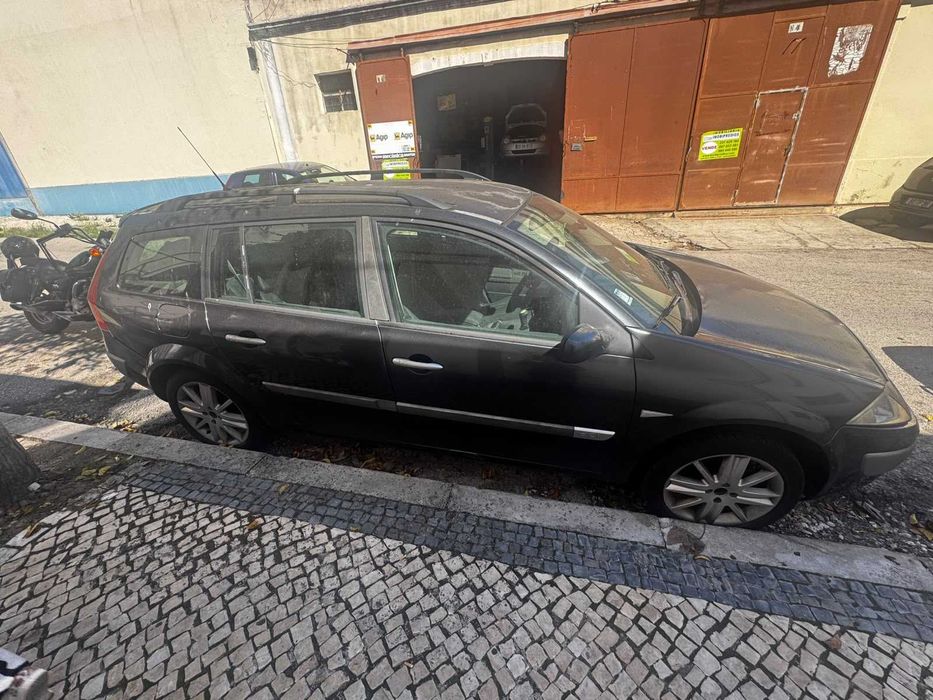 Renault Mégane 1.5 - 2005 – Precisa de Reparos | Espaçosa e Versátil foto 5