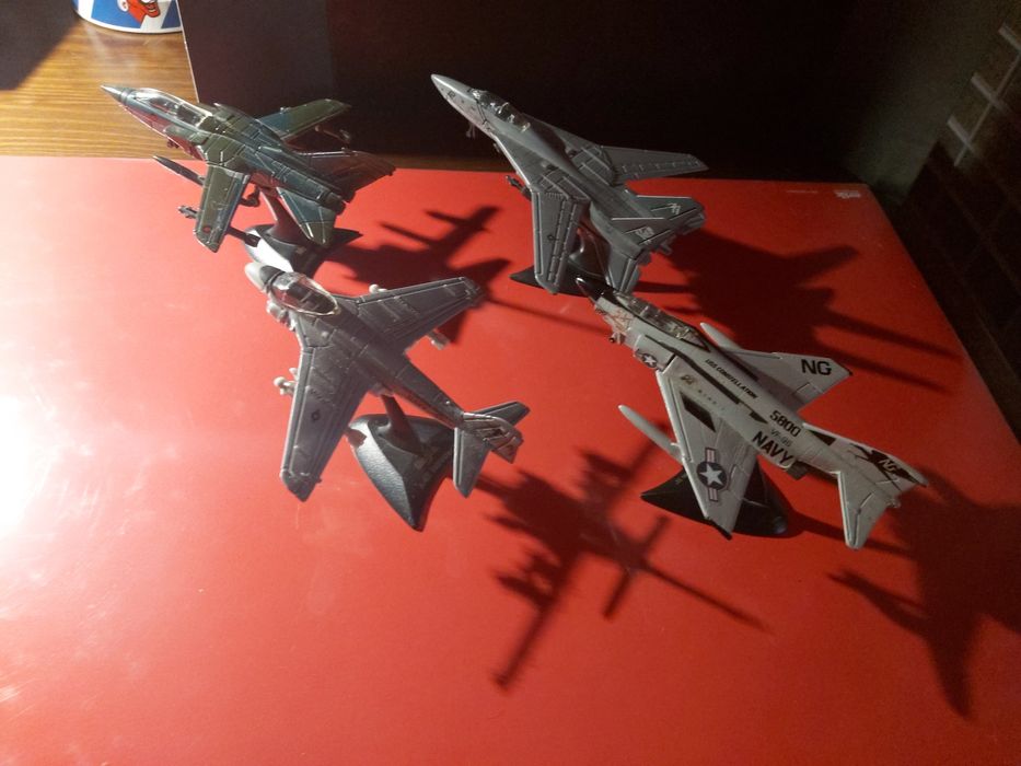 4 avioes diecast de metal