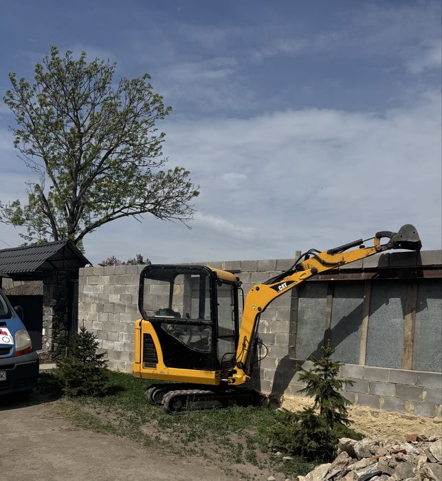 Продам міні екскаватор Caterpillar з тралом