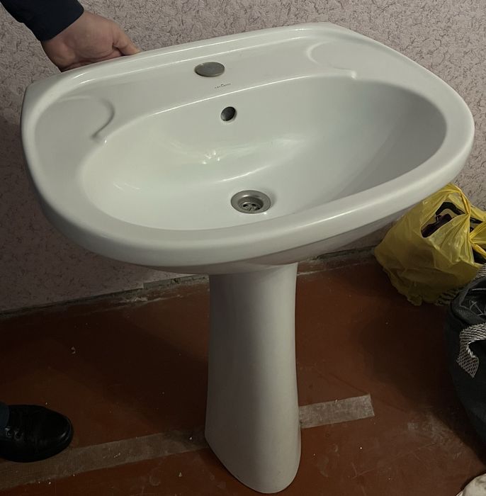 Продам  Умивальник cersanit б/у