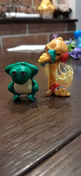 Іграшки Кіндер та кіндер джой