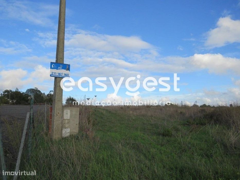 Rustic Land of 1.15 Hectares Next to Rio de Moinhos