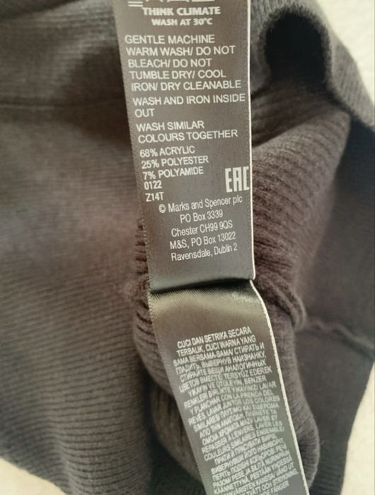 Cienki sweter z bufiastymi rękawkami
