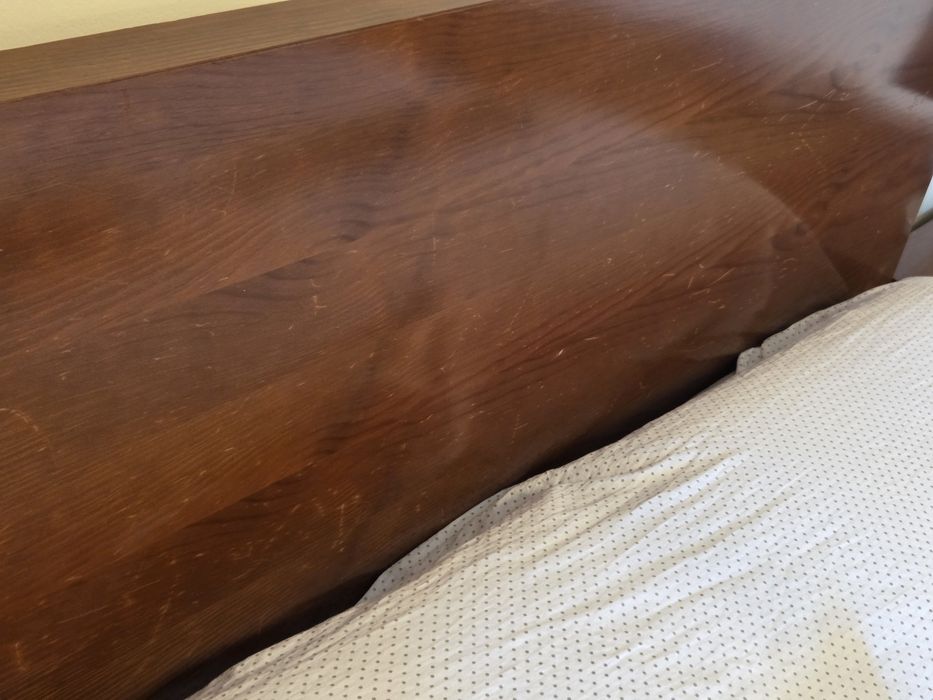 Cama Casal c/ estrado + 2 mesas cabeceira
