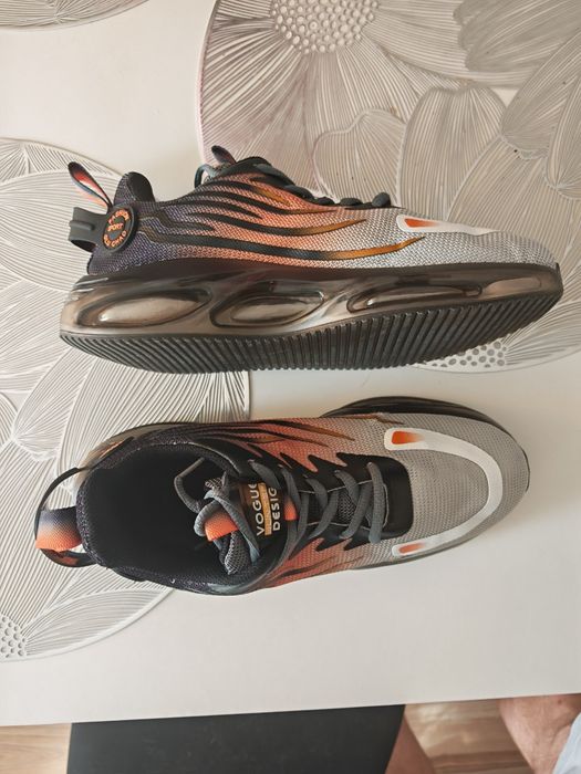 Buty sportowe. Używane 2 godziny . Rozmiar 42