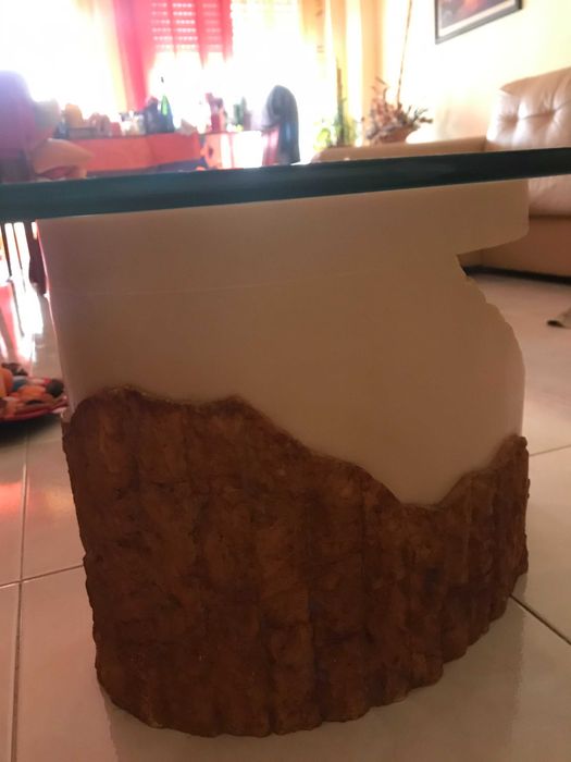 Mesa de centro e apoio em pedra e tampo de vidro