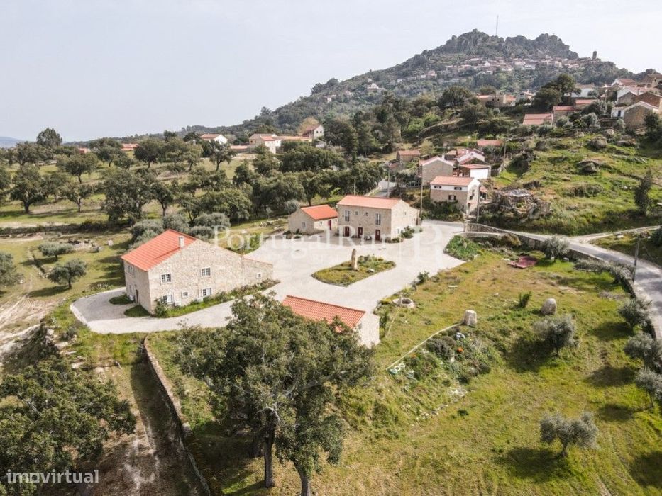 Quinta vocacionada para turismo rural com cinco moradias