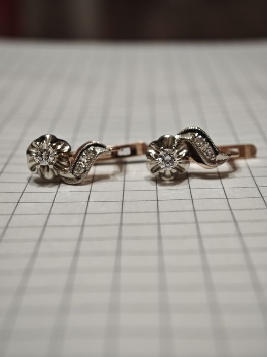 Золоті сережки, з діамантами, 583 проба.