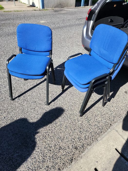 Mesa de reuniões redonda + cadeiras