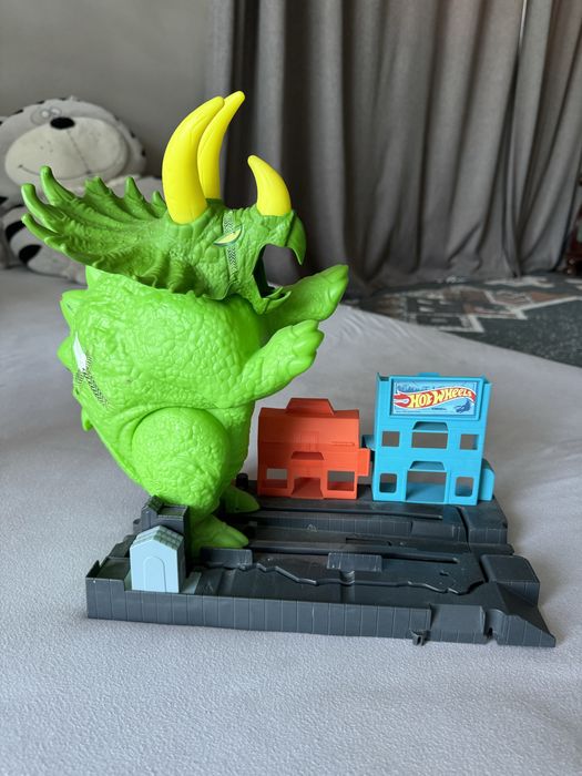 Продам хот виллс smashin’ triceratops