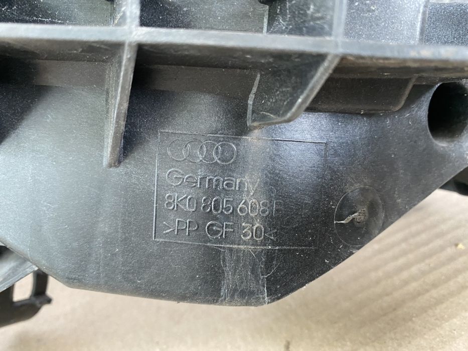 Кронштейн фари \ кріплення \ шахта \ площадка Audi A4 B8 8K0 12-16 рік