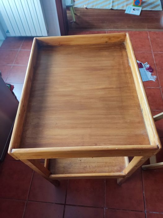 Muda fraldas em madeira