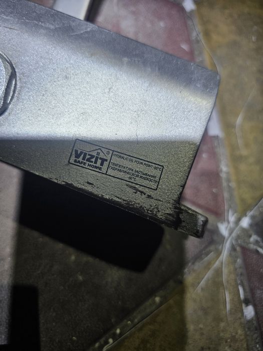 Продам доводчик мет двери