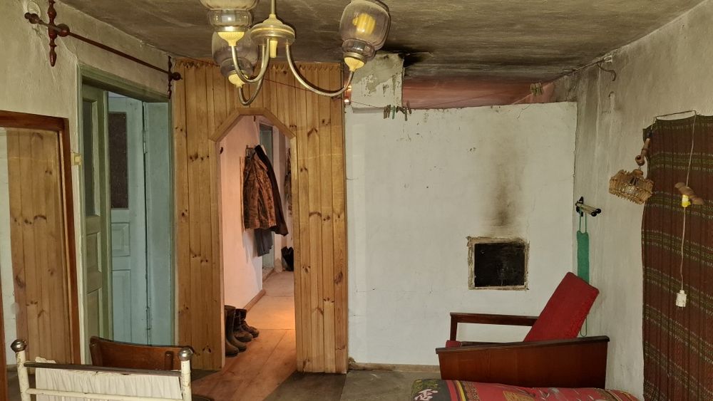 Хата в с.Комарівці будинок