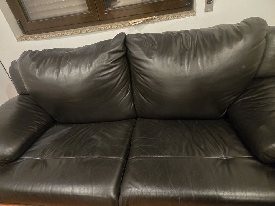 Sofá 3 e 1 lugar em pele