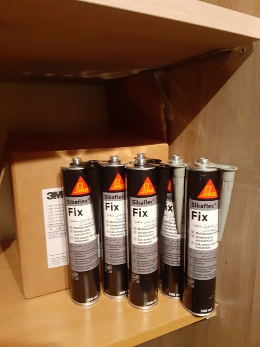 Sikaflex fix uszczelniacz do spoin stosoeany w motoryzacji