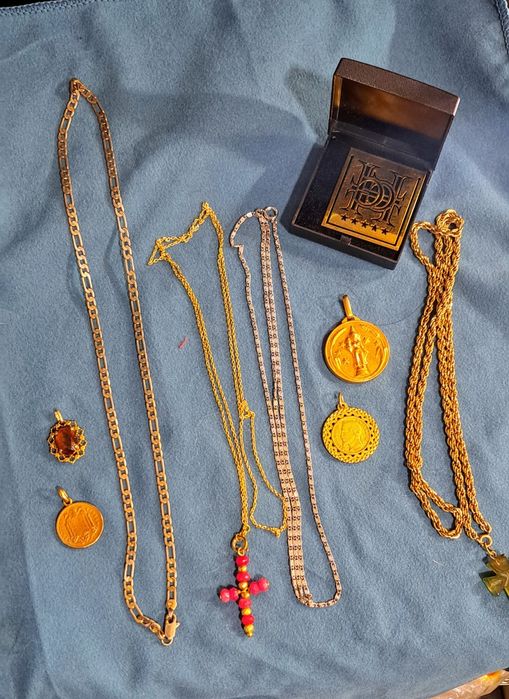 Aneis fios pulseiras pendentes Ouro.