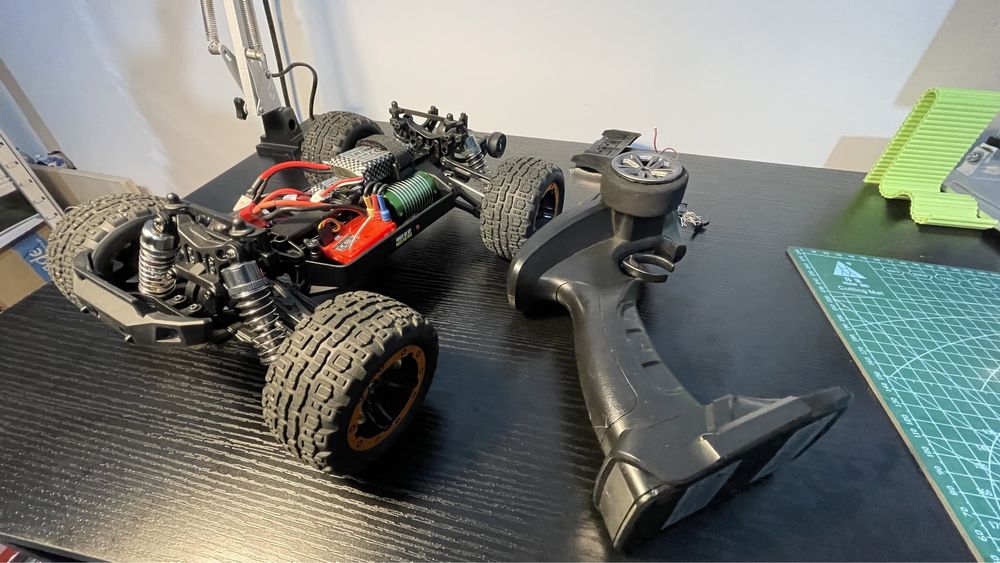 Model RC, naped traxxas