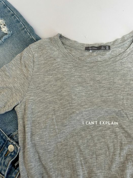 Сірий боді з написом «I cant explane» від Bershka
