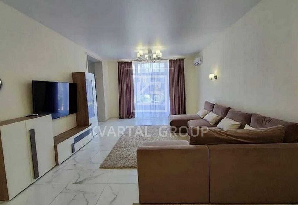 Продаж двоповерхового будинку на 10 сотках землі в Лісовій Бучі.