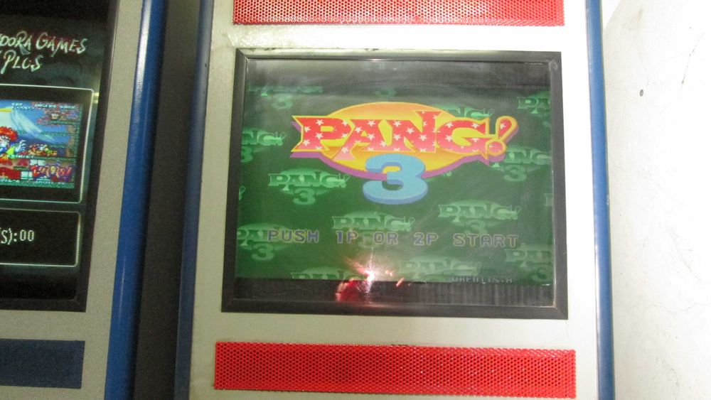 Máquina arcade com 1299 jogos  como nova, damos garantia