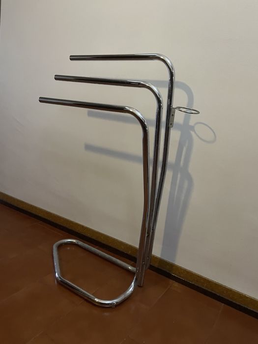 Toalheiro com suporte para secador