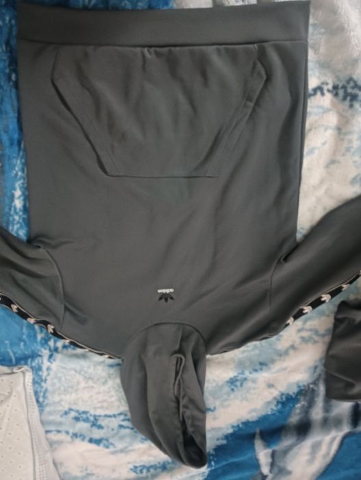 Conjunto adidas cinza