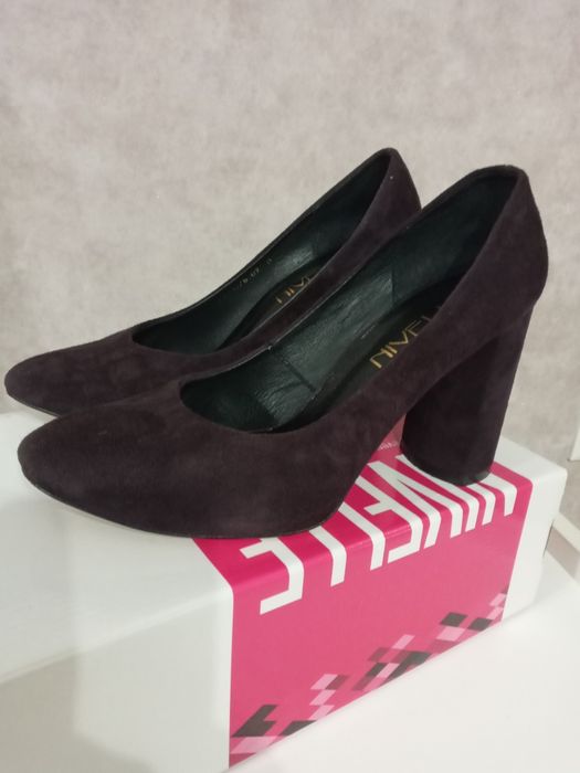 Натуральні замшеві туфлі Nivelle