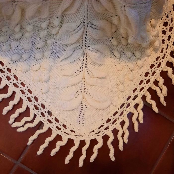 Colcha de cama de casal em renda, feita a 2 agulhas, linha