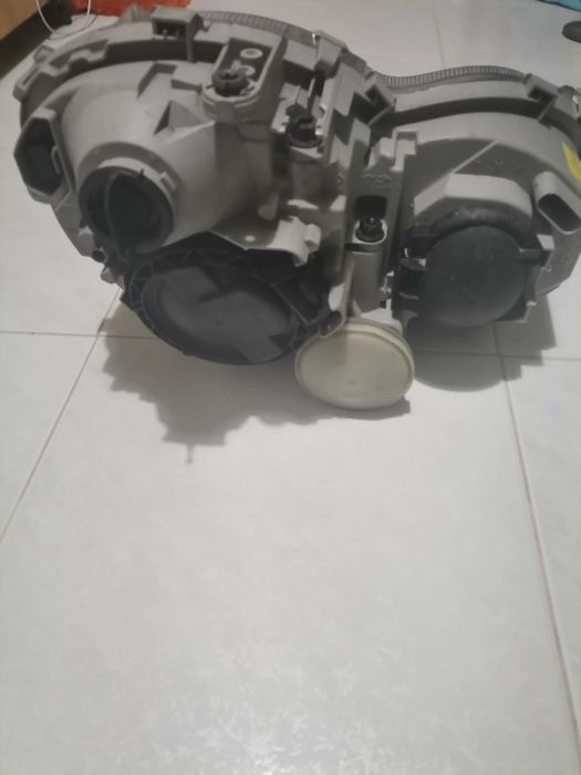 Farol Direito Mercedes Classe C (W203) – 45€ (Loures)