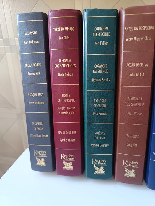 18 volumes de livros condensados