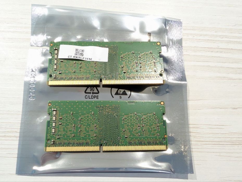 Оперативна пам'ять DDR4, 2 планки по 8 GB 3200 MHz.