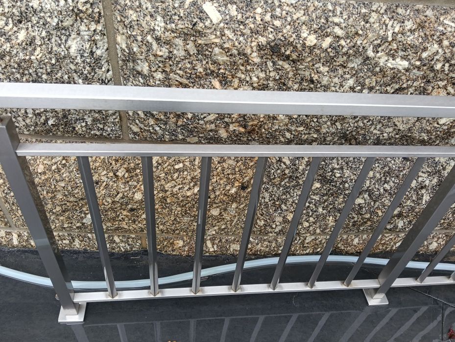 TRÊS Grades em inox em estado como novo