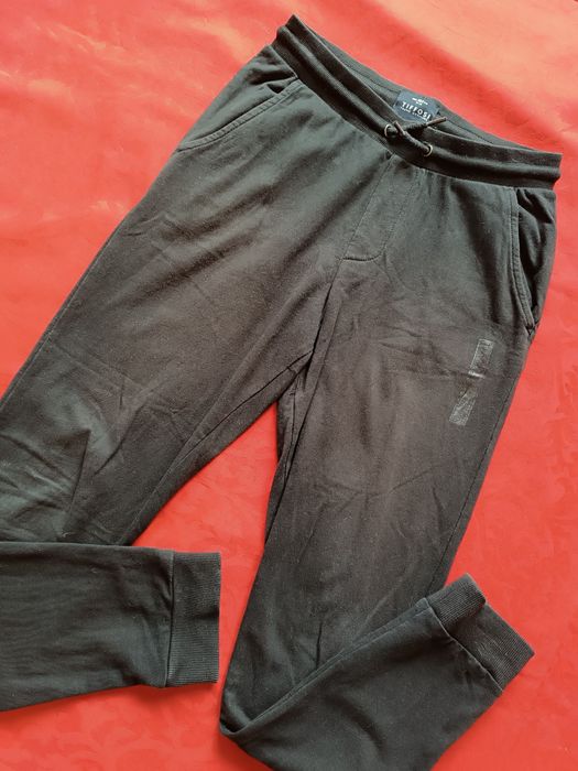 Calças Desportivas. Pretas. Tamanho 11 a 12 Anos