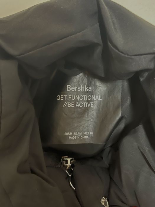 Жіноча чорна демісезонна куртка