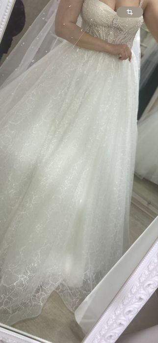 Продам весільну сукню ,підʼюпник  ,стан нового реальному покупцю торг