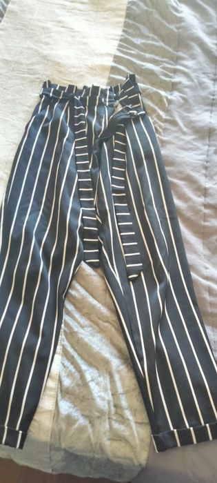 Calças pretas riscas brancas Pull & Bear