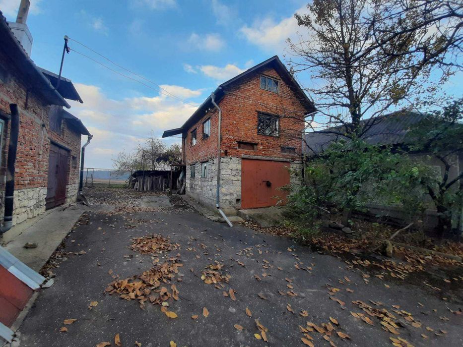 Великий цегляний будинок з гаражем та хлівом для хорошого Господаря!!!