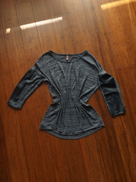 Grafitowa bluzka Maada z wstawkami z ekoskóry na rękawach L 40