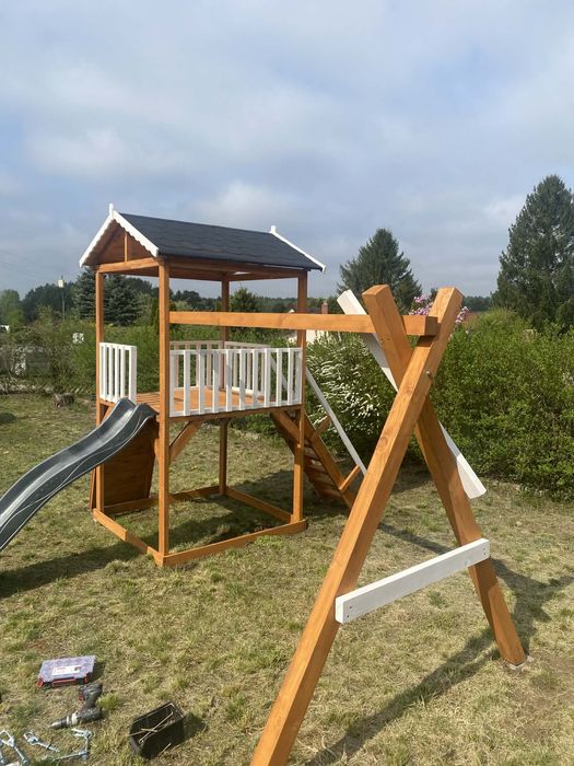 Wiezyczka plac zabaw
