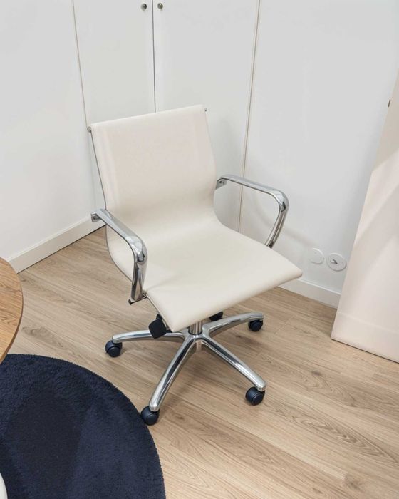 Cadeiras de escritório brancas, elegantes e como novas!